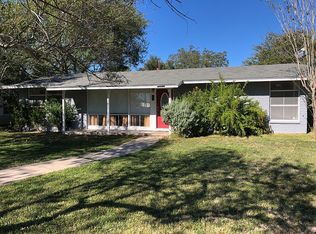 516 Lavaca St, Cuero, TX 77954
