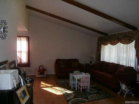 4th image of 222 Pinewoods Ave