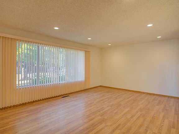 2nd image of 3000 Jarvis Ave