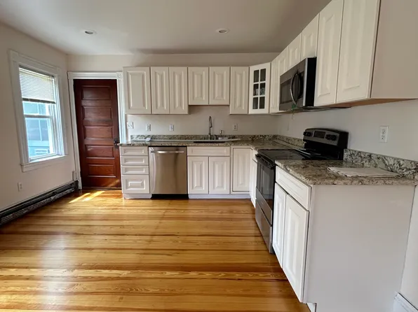 11 Ryan Ave, Bristol, RI 02809