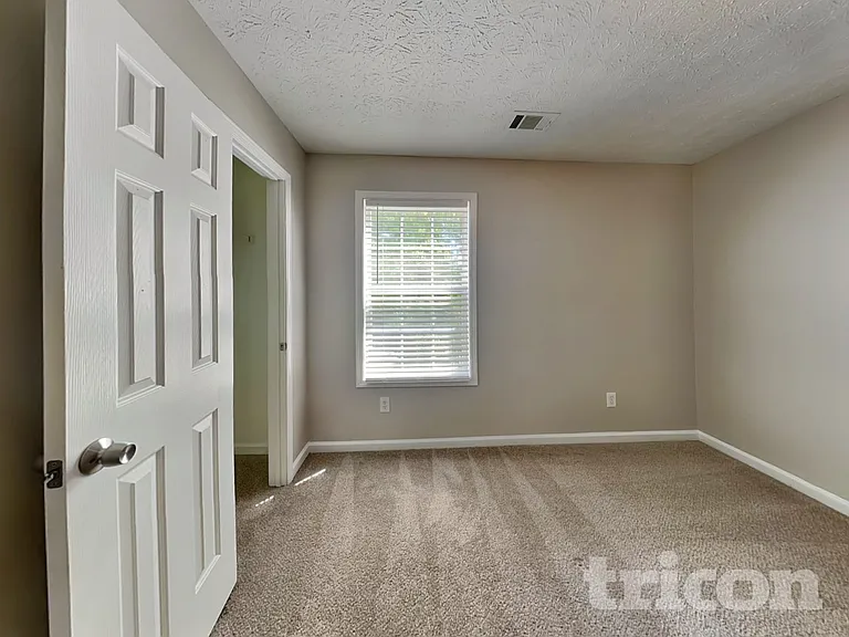 205 Highgrove Dr — Photo 8