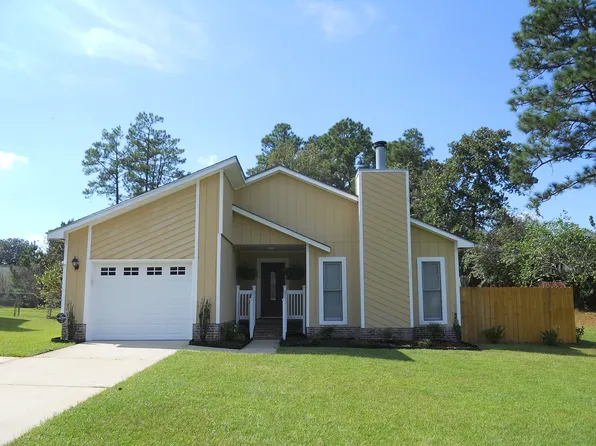 682 Daharan Dr, Fayetteville, NC 28314