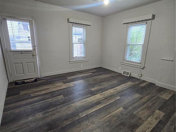 3rd image of 1437 Webster St