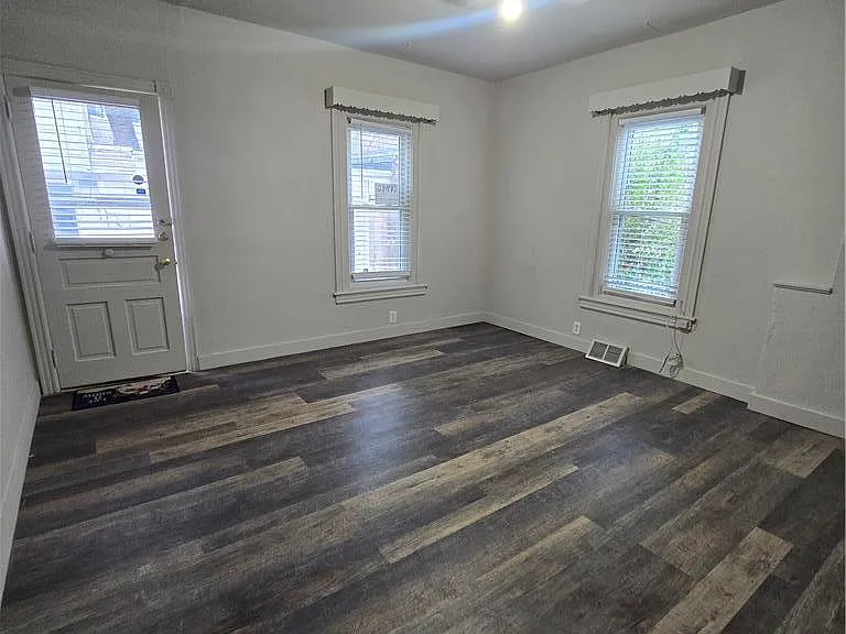 1437 Webster St — Photo 3