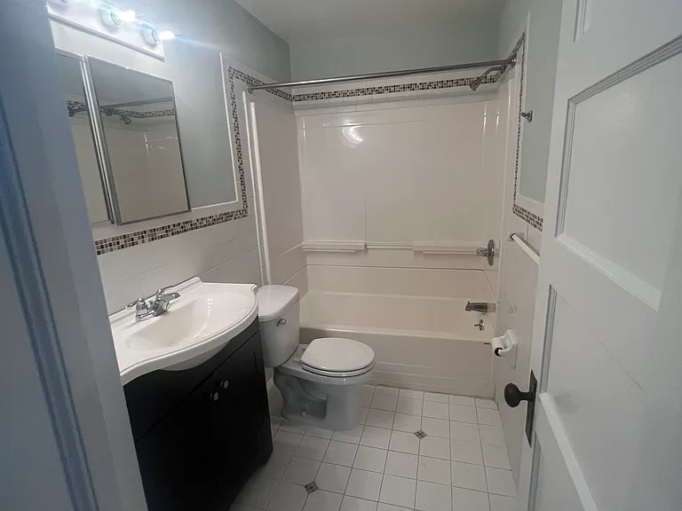 90 N Elmwood Ave #3 — Photo 6