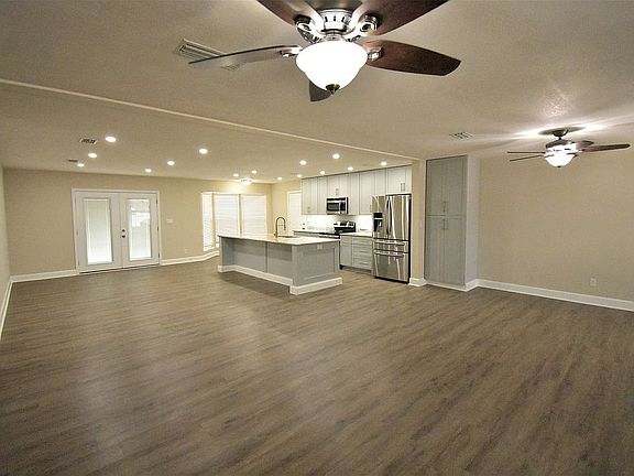 3rd image of 5709 Palmetto Pl