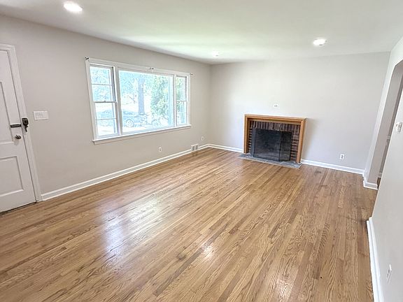 3rd image of 22 Springbrook Rd