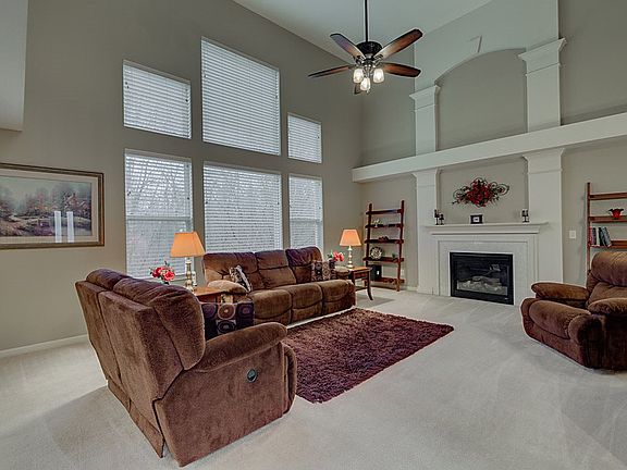 3rd image of 10314 Meadow Glen Dr