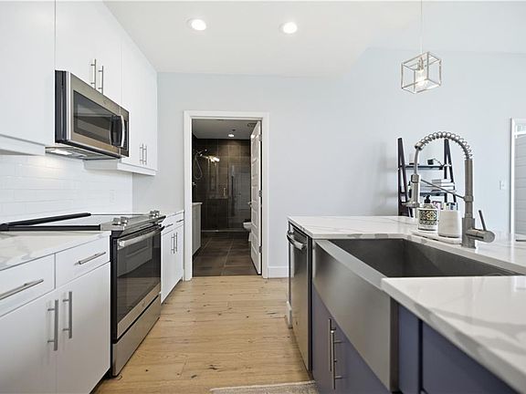 5th image of 1080 Peachtree St NE Unit 1212