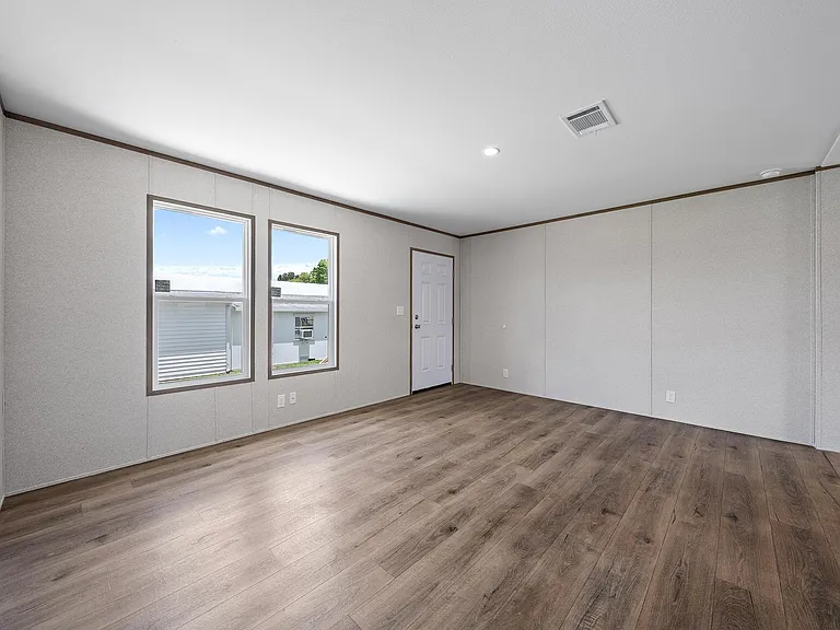 7480 SE Eagle Ave — Photo 4