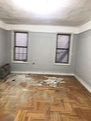 2nd image of 15 Evelyn Pl APT 3B