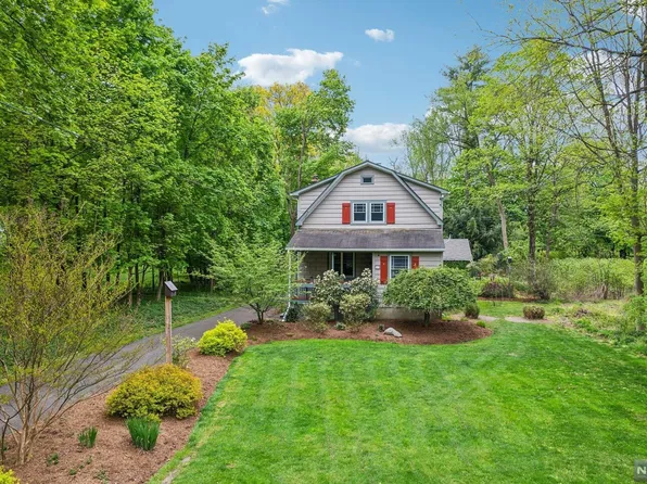 452 Grove St, Ridgewood, NJ 07450