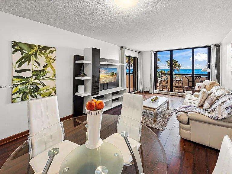 2555 Collins Ave #403 — Photo 7