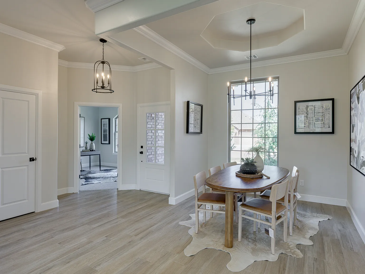 4 bed, 2576 sqft, $4,000 — Photo 2