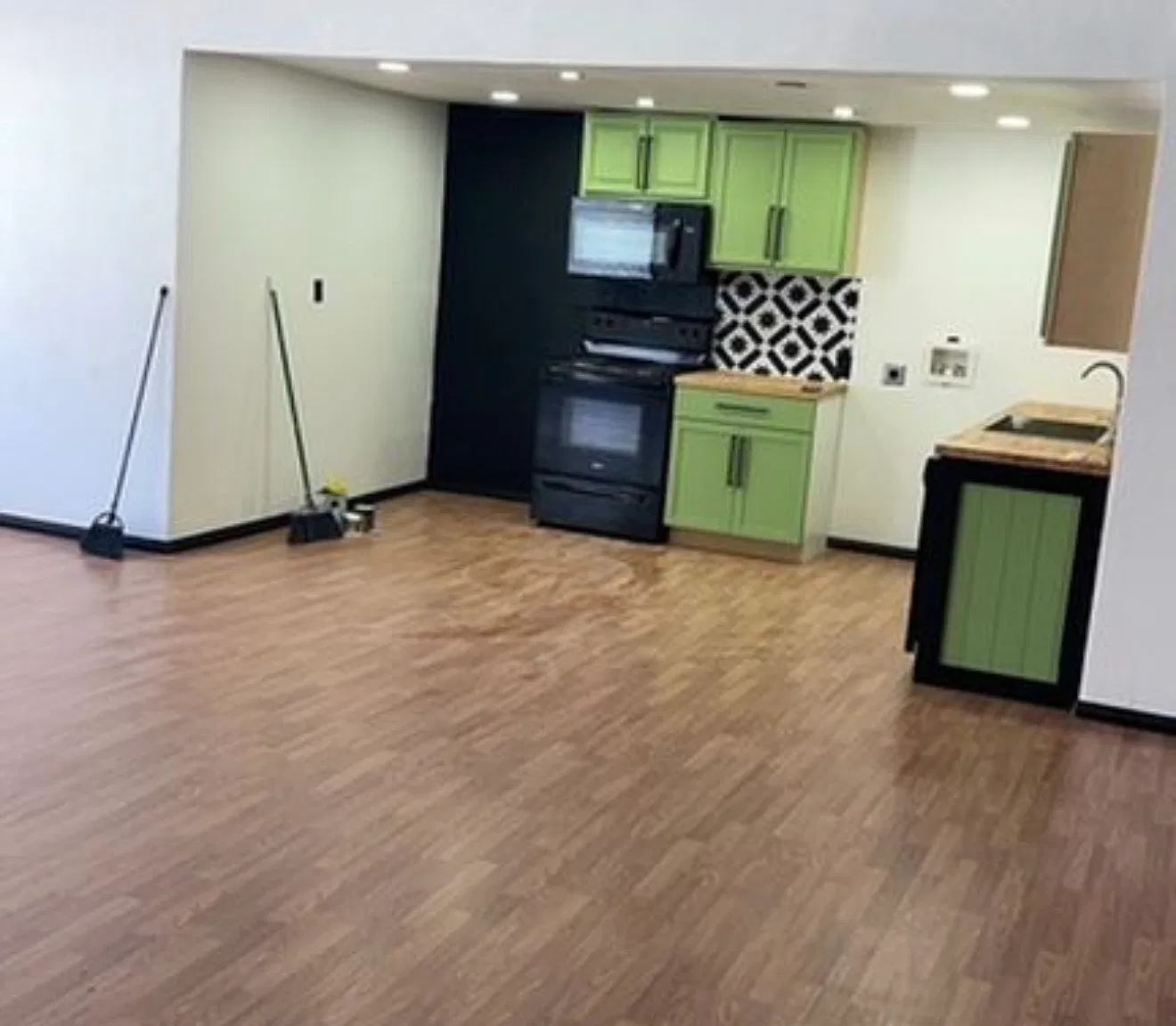 Studio, 1000 sqft, $1,000 — Photo 2