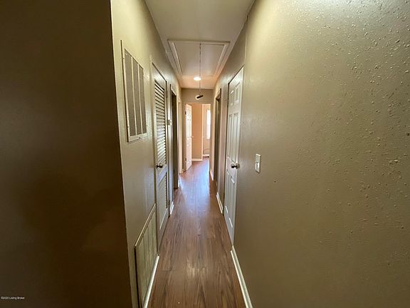 4th image of 9904 Plaudit Way
