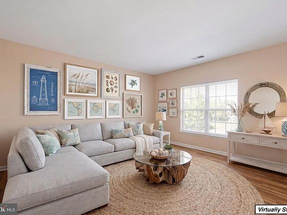 4th image of 22 Pier Point Dr