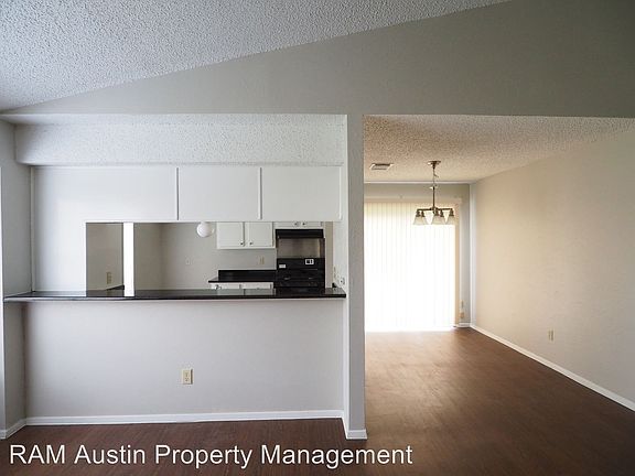 5th image of 1909 Prairie Knoll Ct #A