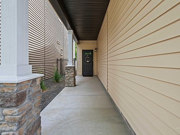 4th image of 2110 S Hills Ave