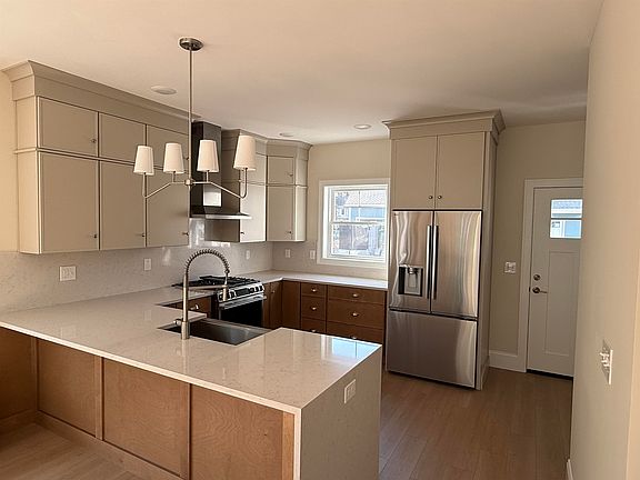 2nd image of 6 Wilderness Drive