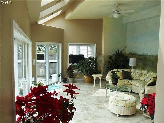 Light and bright sunroom