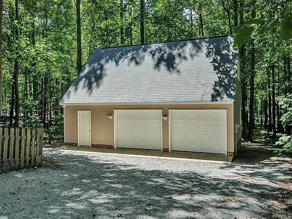 3rd image of 601 Butterwood Ct