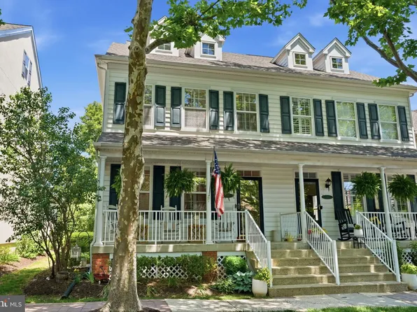 5 Woodbridge Dr, Doylestown, PA 18901