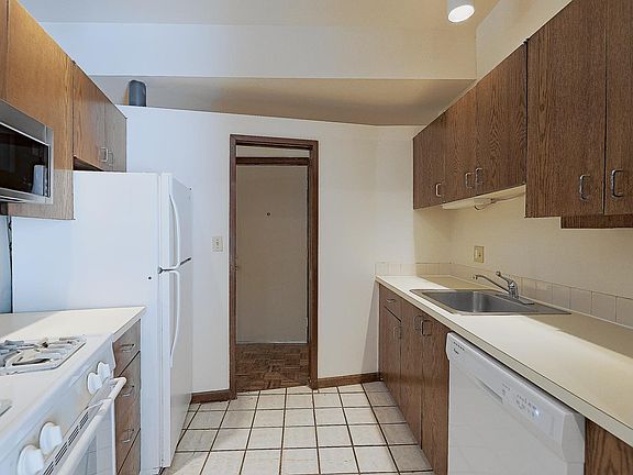 5th image of 643 S 11th St #1