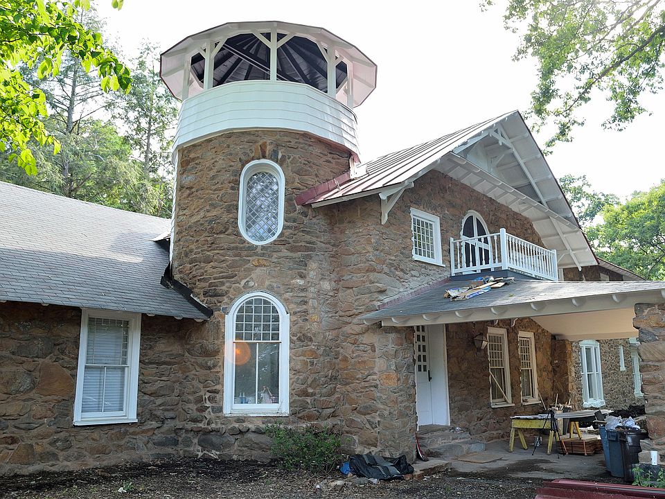 The Huntley Mansion