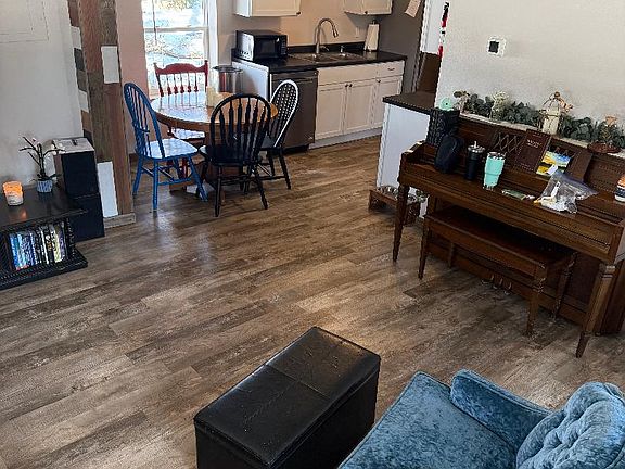 5th image of 29070 McHugh Rd