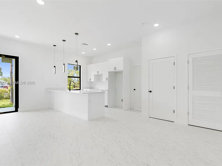 3175 Sunshine Blvd N — Photo 10