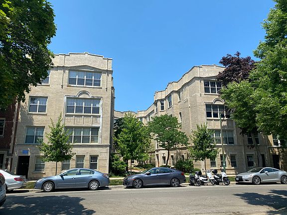 2nd image of 1446 W Thorndale Ave APT 3S