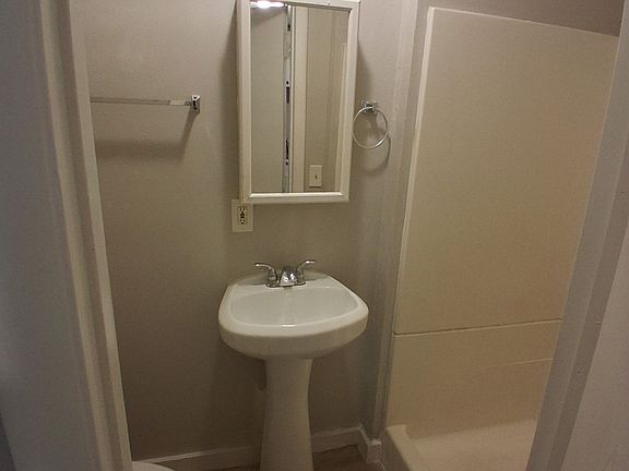 5th image of 636 S Quitman St #12
