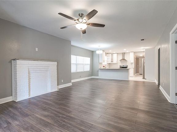 5th image of 415 E Hugh St