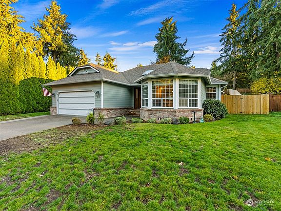 2nd image of 9541 Amanda Drive NE