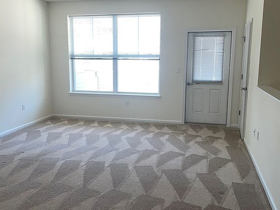 4th image of 4 Kensington Ct #D