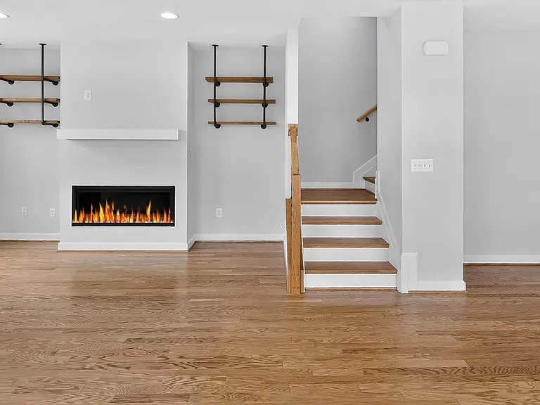 627 Leigh Way — Photo 22