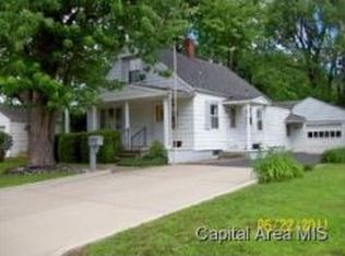 1407 W Main Cross St, Taylorville, IL 62568