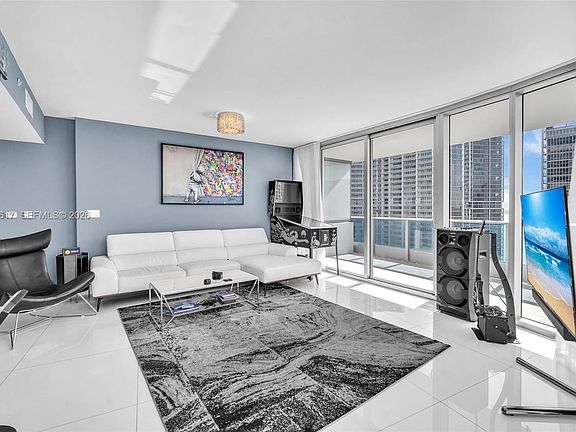 3rd image of 200 Biscayne Boulevard Way APT 4202