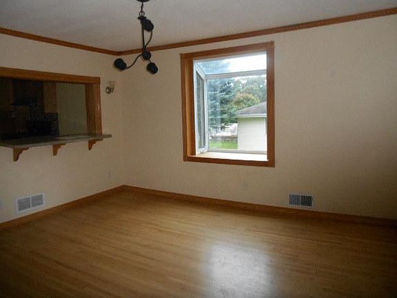 4th image of 4662 Barbara Ave