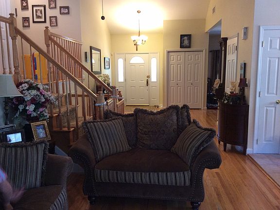 2nd image of 243 Bayview Ave