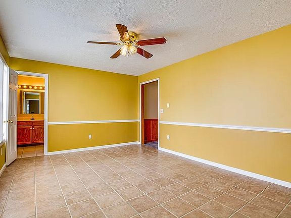 5th image of 6004 Count Turf Dr