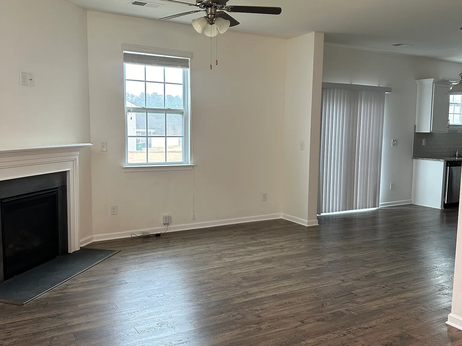 3 bed, 2.5 bath, 1844 sqft, $2,500 — Photo 3