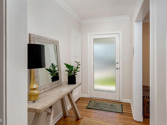 4th image of 35 E Mariposa St
