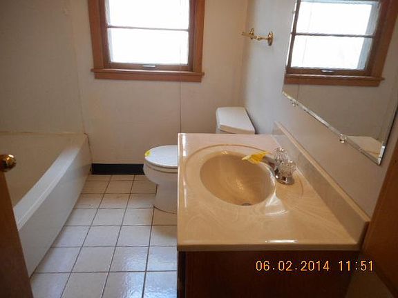 4th image of 253 15th Ave S