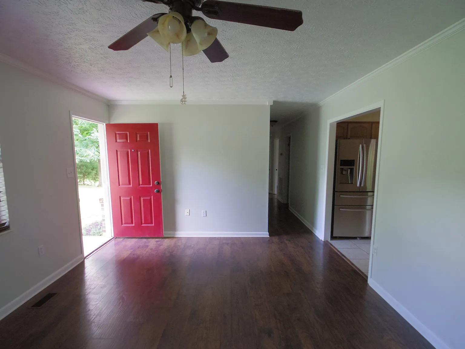 3 bed, 1008 sqft, $1,800 — Photo 2