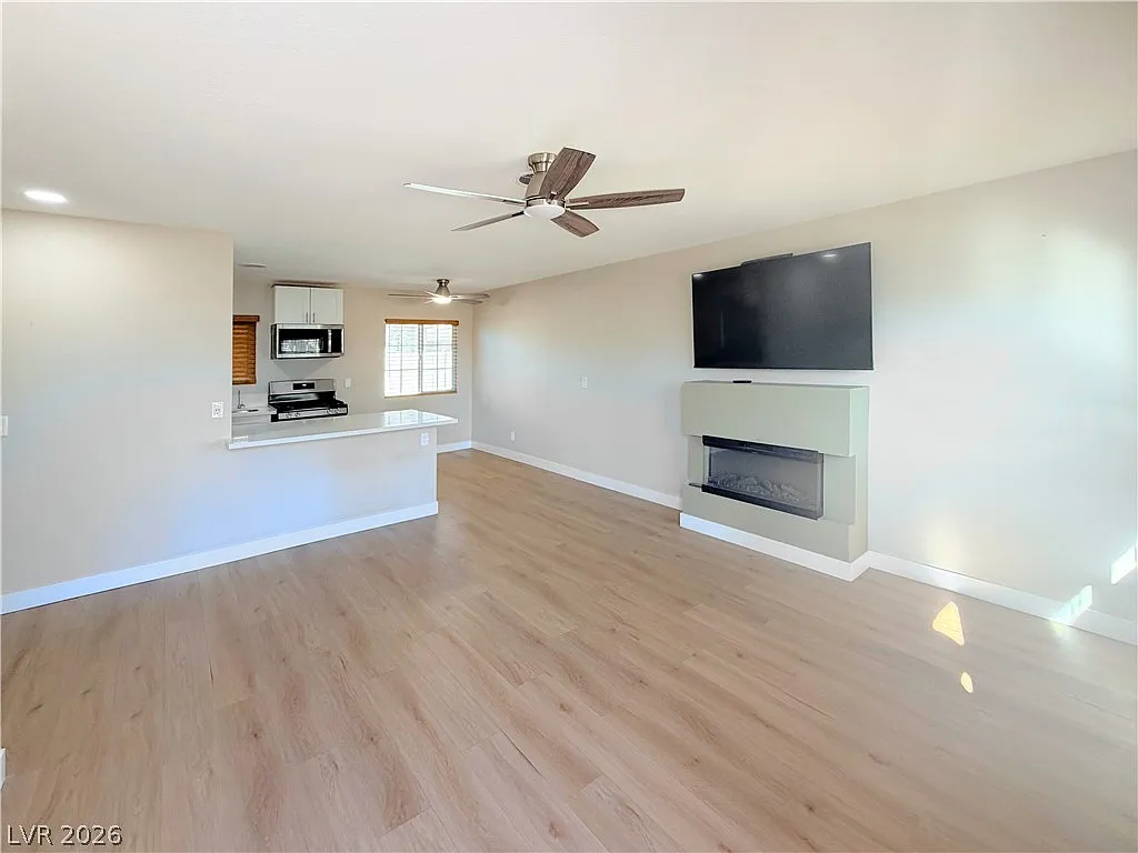 3 bed, 1056 sqft, $2,200 — Photo 4