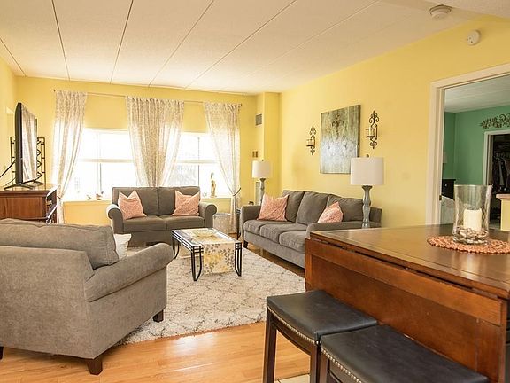 3rd image of 160 Burkhall St Unit 302