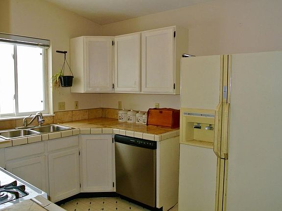 4th image of 23 Saddle Dr