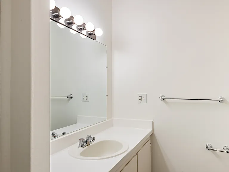 Riverside Village Apartments — Photo 15